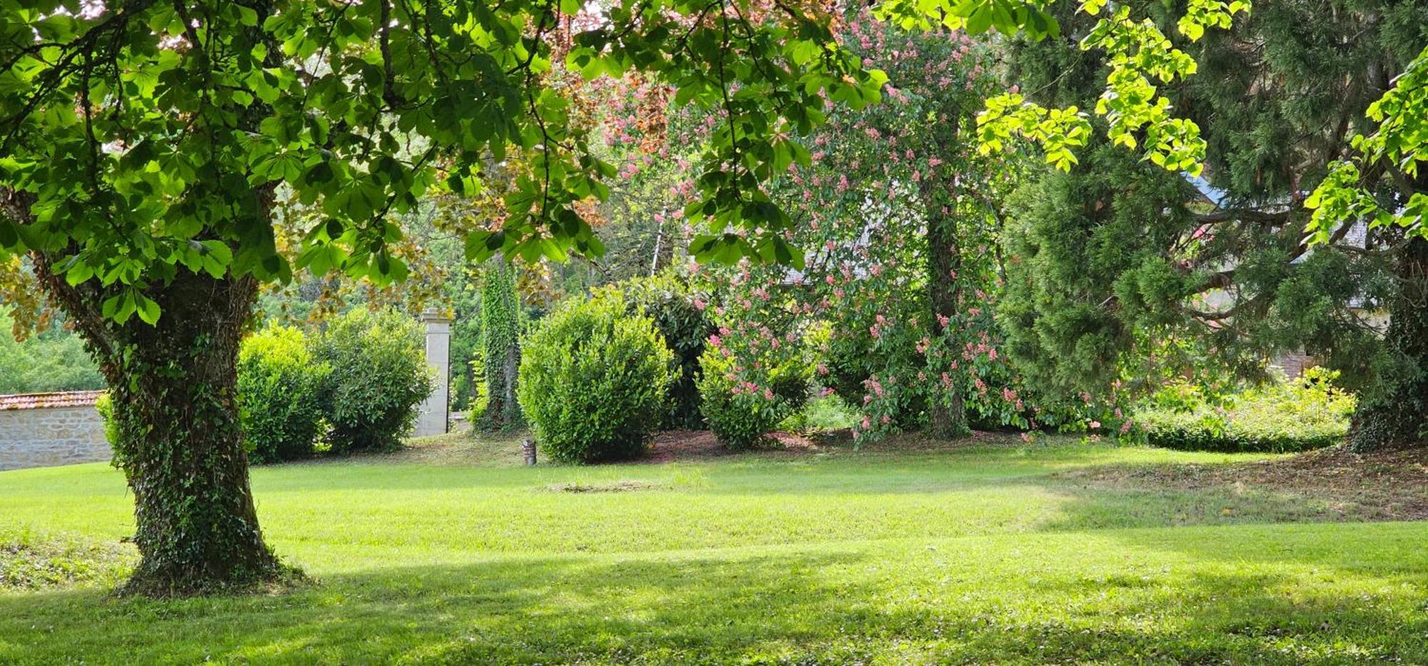 Chateau De Montpatey Bed and Breakfast Couches Buitenkant foto